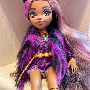 Clawdeen Wolf doll with Purple and Black Outfit